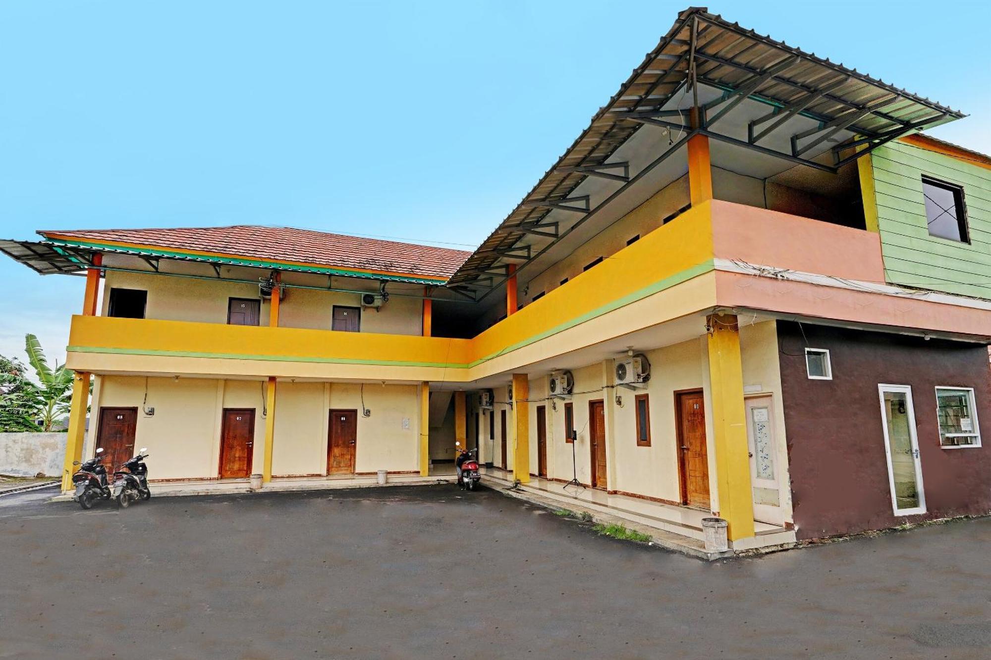 Oyo 91955 Pondokan Cempaka Cirebon Exterior photo