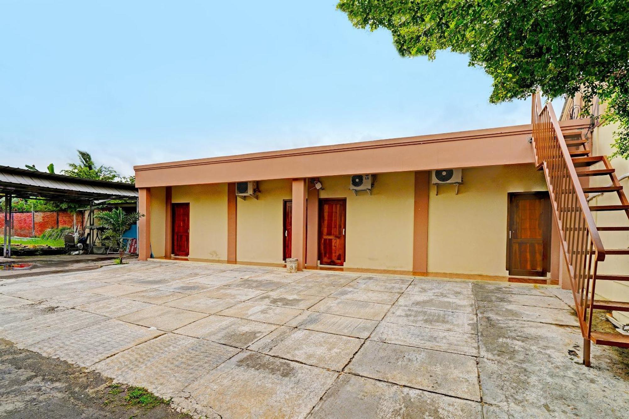Oyo 91955 Pondokan Cempaka Cirebon Exterior photo