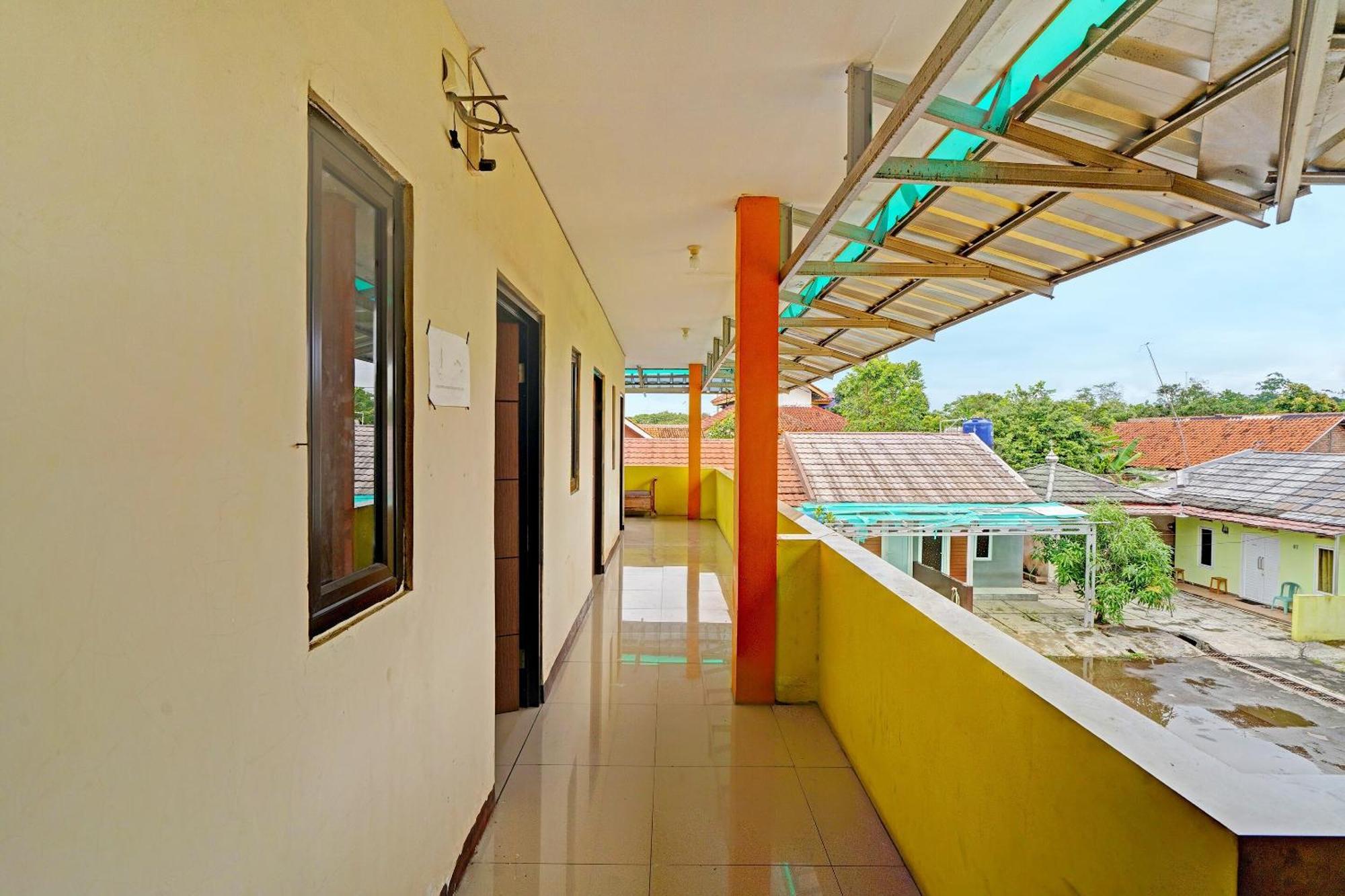 Oyo 91955 Pondokan Cempaka Cirebon Exterior photo