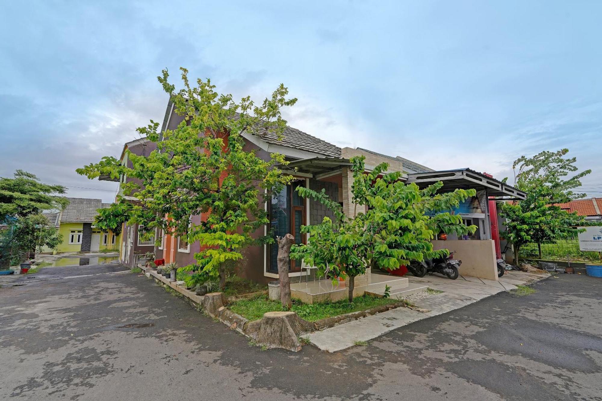 Oyo 91955 Pondokan Cempaka Cirebon Exterior photo