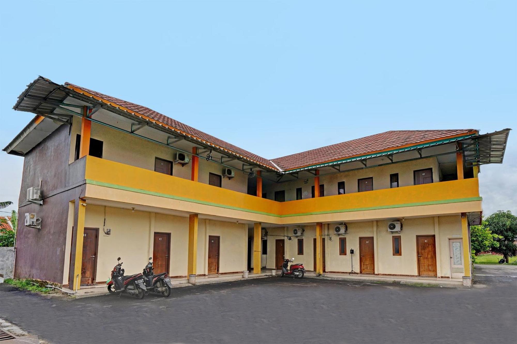 Oyo 91955 Pondokan Cempaka Cirebon Exterior photo